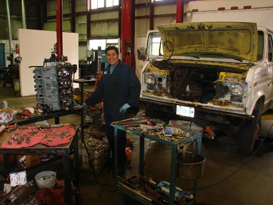 298_Ford_Econoline_van_rebuilt_V8_engine
