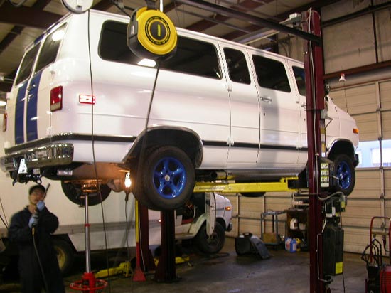 9_GM_Crate_engine_van_installation9