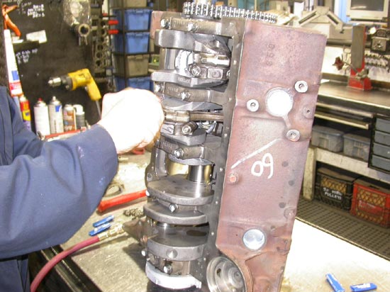 84_installing_connecting_rod_bearing_caps_V8_engine