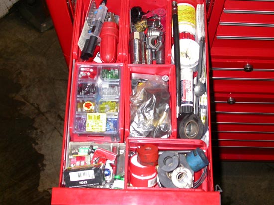 193_Canada_Engines_toolbox_smallparts