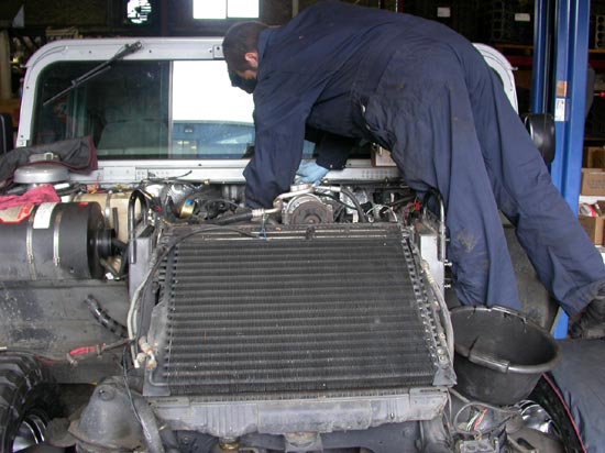 226_Humvee_engine_technician_removing_step2