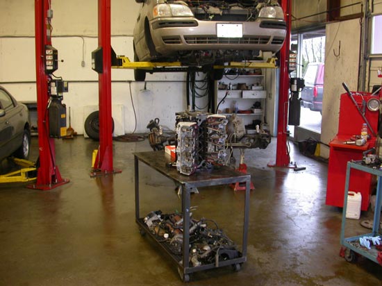 48_Chevrolet_minivan_V6_engine_on_workbench