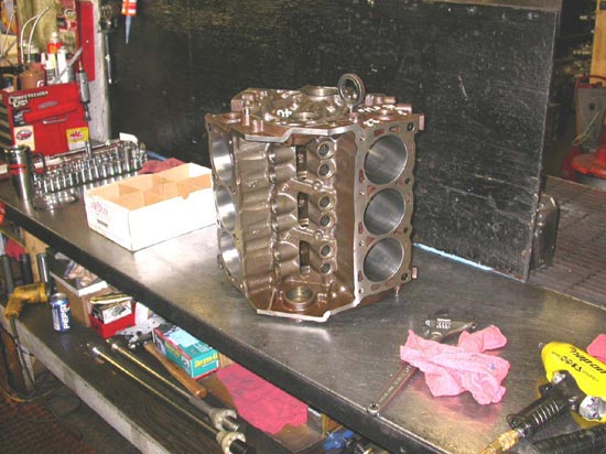 104_V6_remanufactured_engine_before_assembly