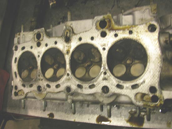 151_hemi_cylinder_head_before_rebuilding_2