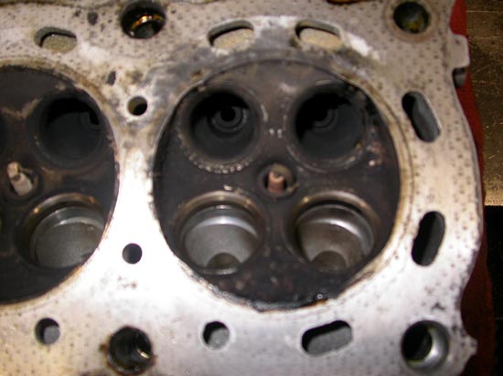 22_hemispherical_engine_4_valves_per_cylinder_underside