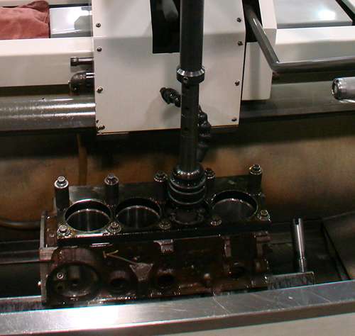 2_Canada_Engines_cylinder_boring_closeup_500