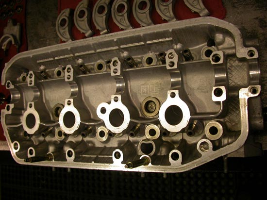 30_hemi_4_valve_per_cylinder_head_top_view